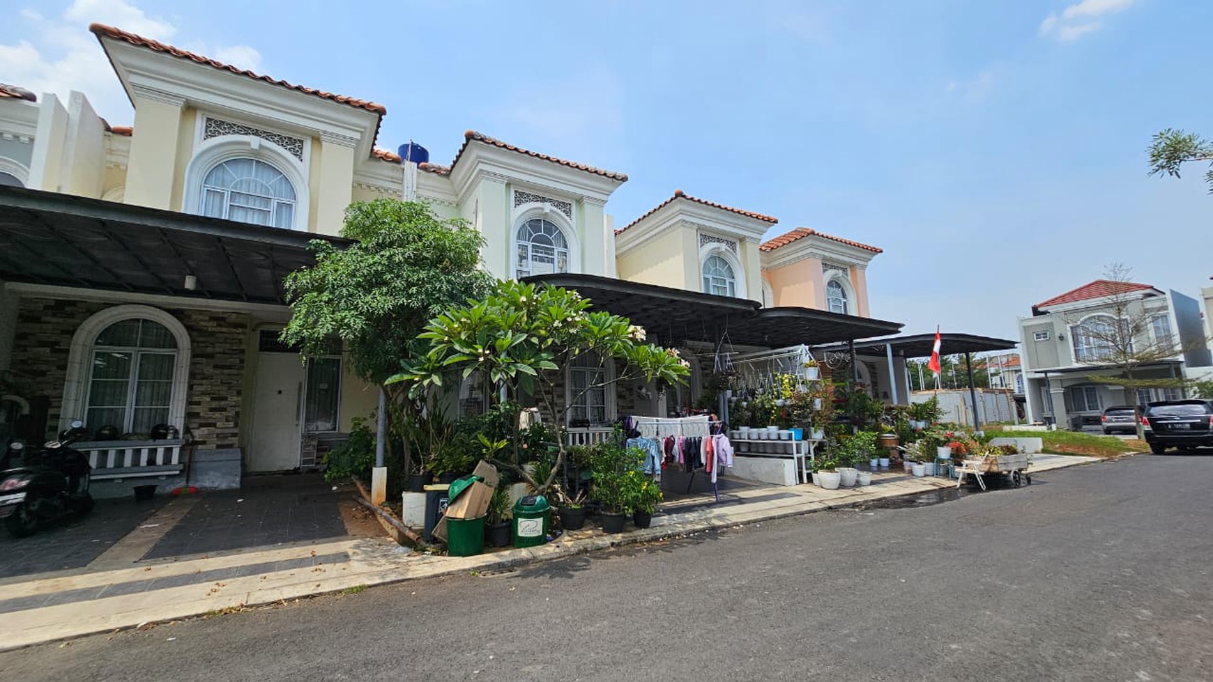 Rumah 2 lantai hadap timur di Cluster La Seine, Jakarta Garden City