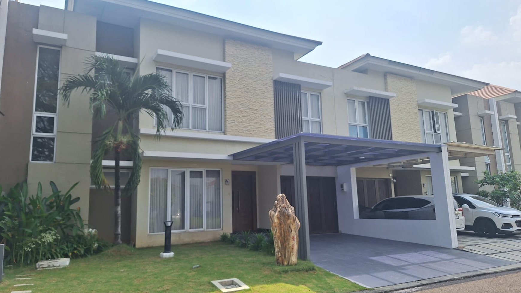 Rumah modern 2 lantai semi Furnished, nego  di JGC Jakarta Timur