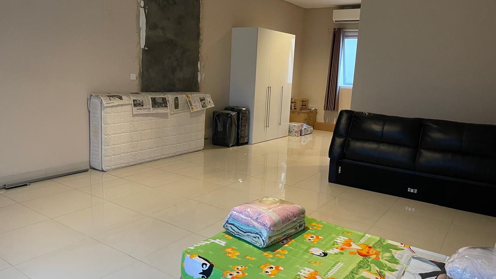 Rumah modern 2 lantai semi Furnished, nego  di JGC Jakarta Timur