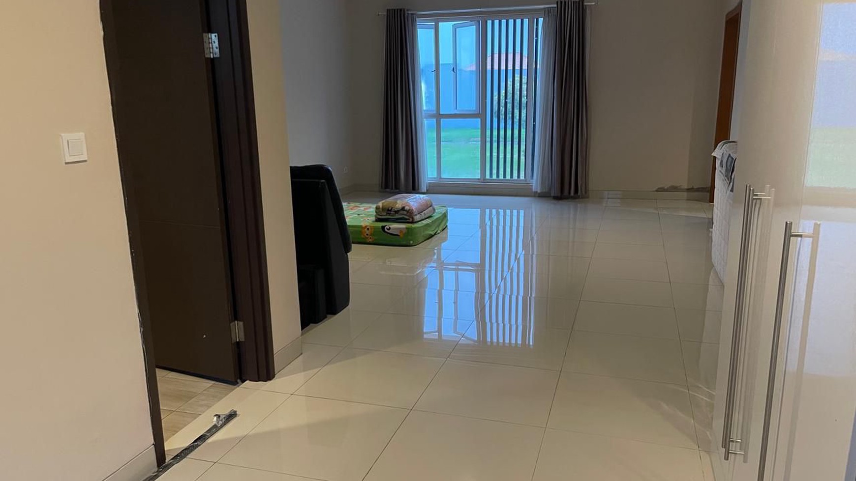 Rumah modern 2 lantai semi Furnished, nego  di JGC Jakarta Timur