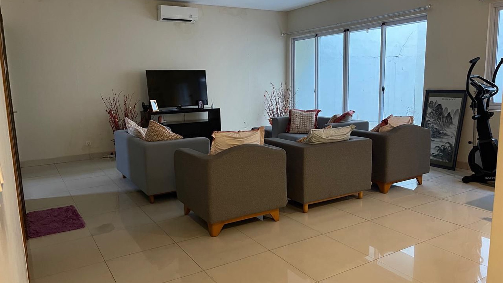 Rumah modern 2 lantai semi Furnished, nego  di JGC Jakarta Timur