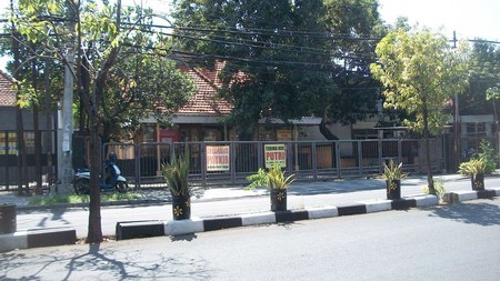 Rumah di Jl. Ambengan Surabaya Pusat, Cocok untuk Kanto / Klinik / Resto dsb. Parkir Luas, Nol Jalan Raya