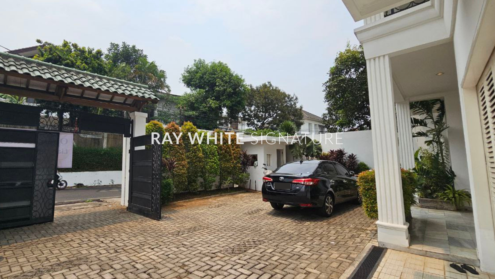 Dijual Rumah Lama Layak Huni di Jalan Ramai Lebak Bulus IV