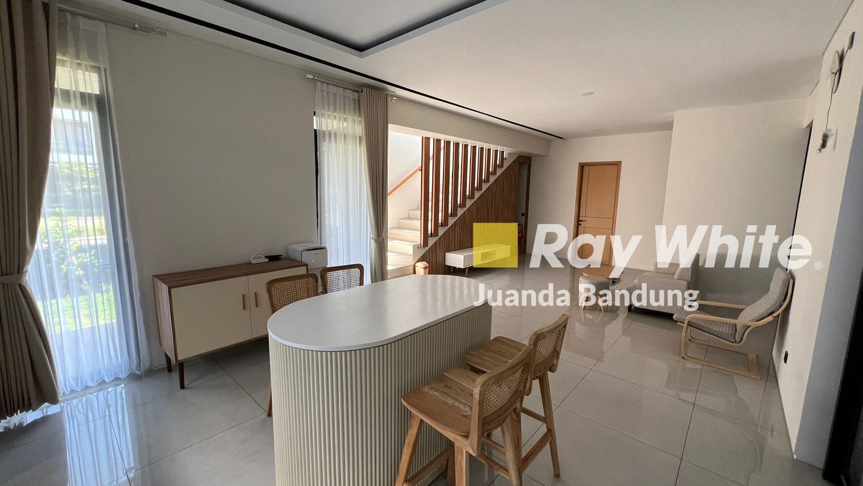 Langka! Bagus! Rumah 2 Lantai Nayapati Residence, Kota Baru Parahyangan!