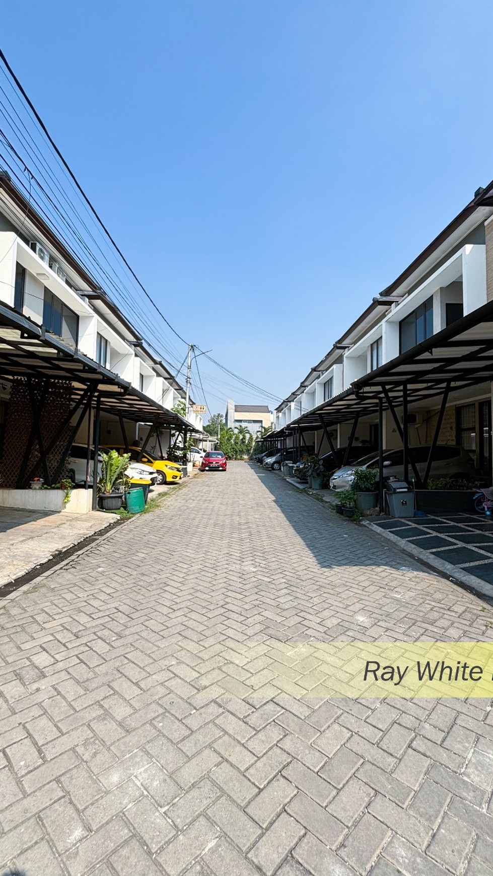 RUMAH HOOK MINIMALIS SIAP HUNI DI BINTARO, TANGERANG SELATAN