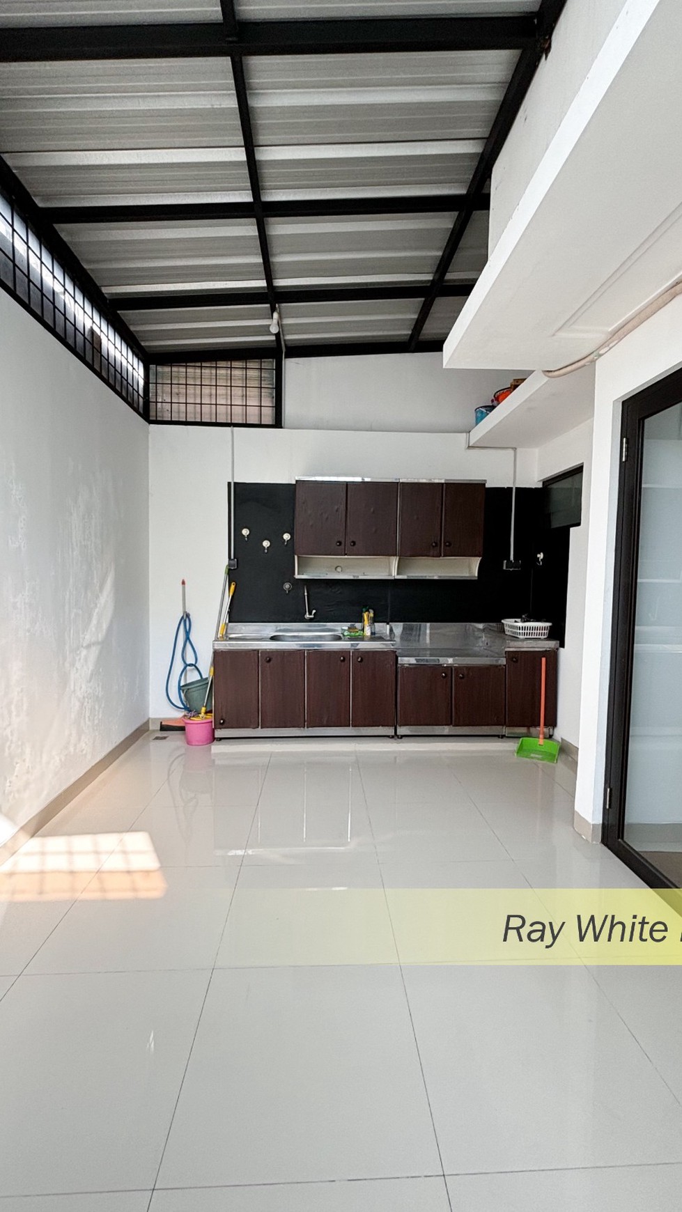 RUMAH HOOK MINIMALIS SIAP HUNI DI BINTARO, TANGERANG SELATAN #CH