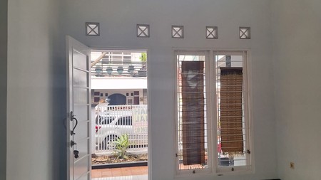 Rumah siap huni di Bintaro Jaya Sektor 9