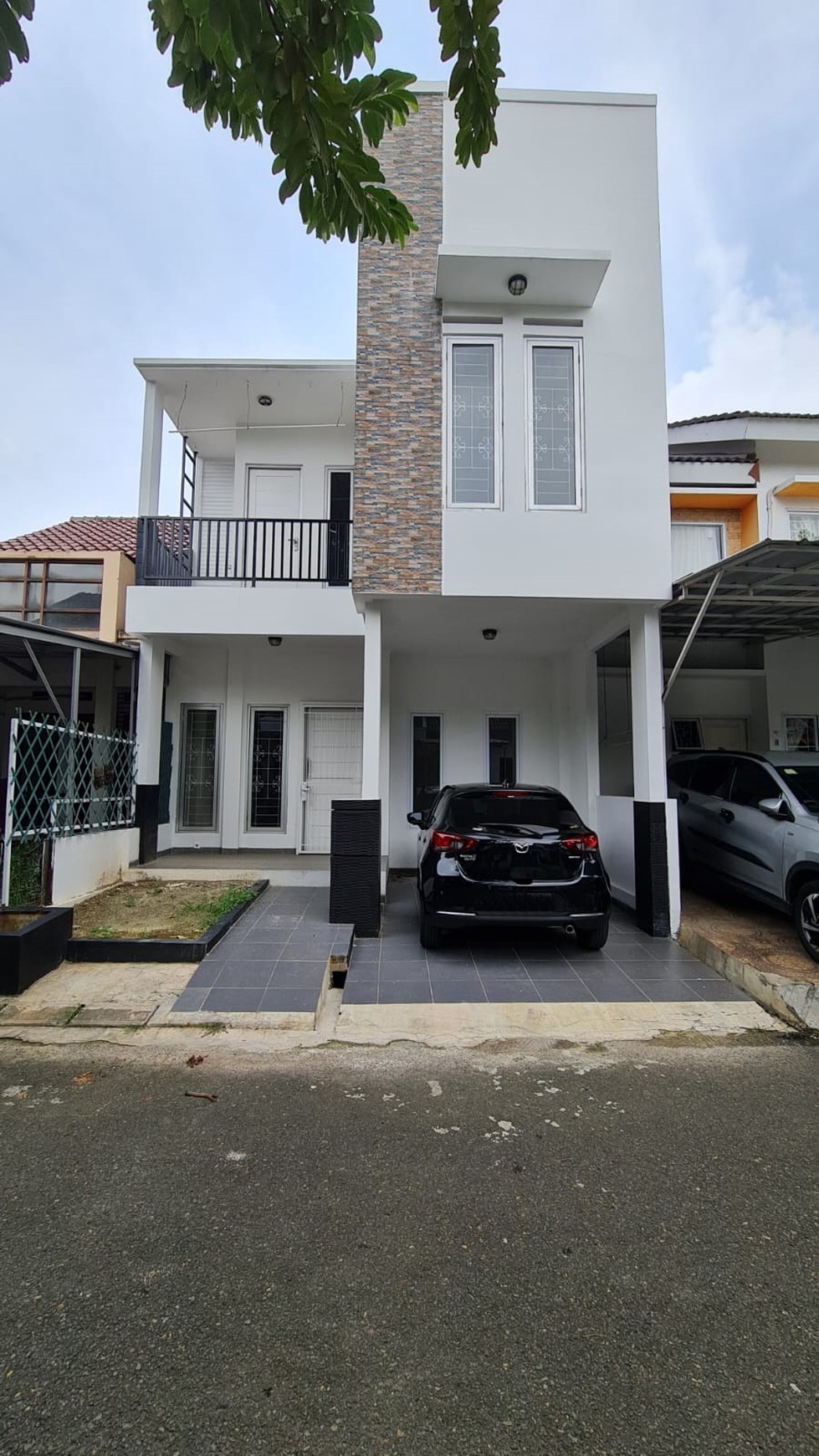 Rumah Siap Huni dengan Desain Minimalis Modern dan Asri @Bintaro