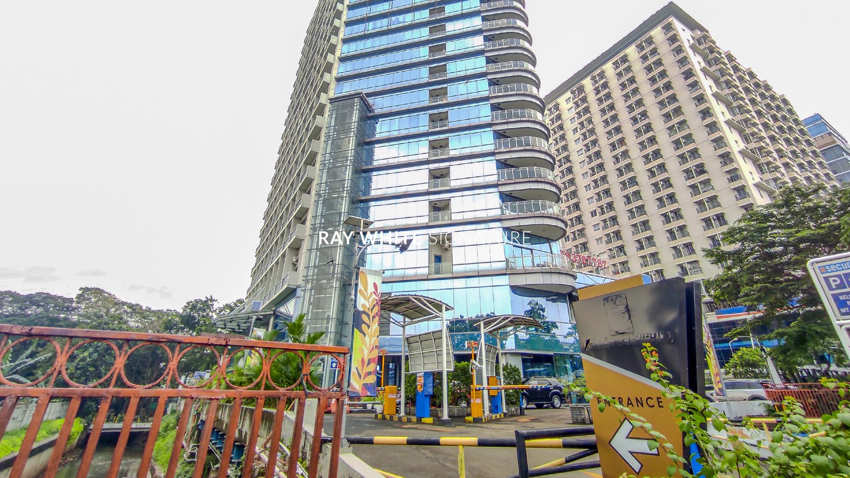 DIJUAL Apartment Strategis Full Furnished 2 BR di Prime Location MT Haryono