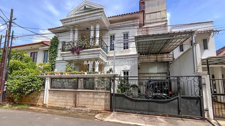 Dijual Rumah Nyaman Nuansa Eropa Classic di Jl Anggur Barat I, Cilandak. 