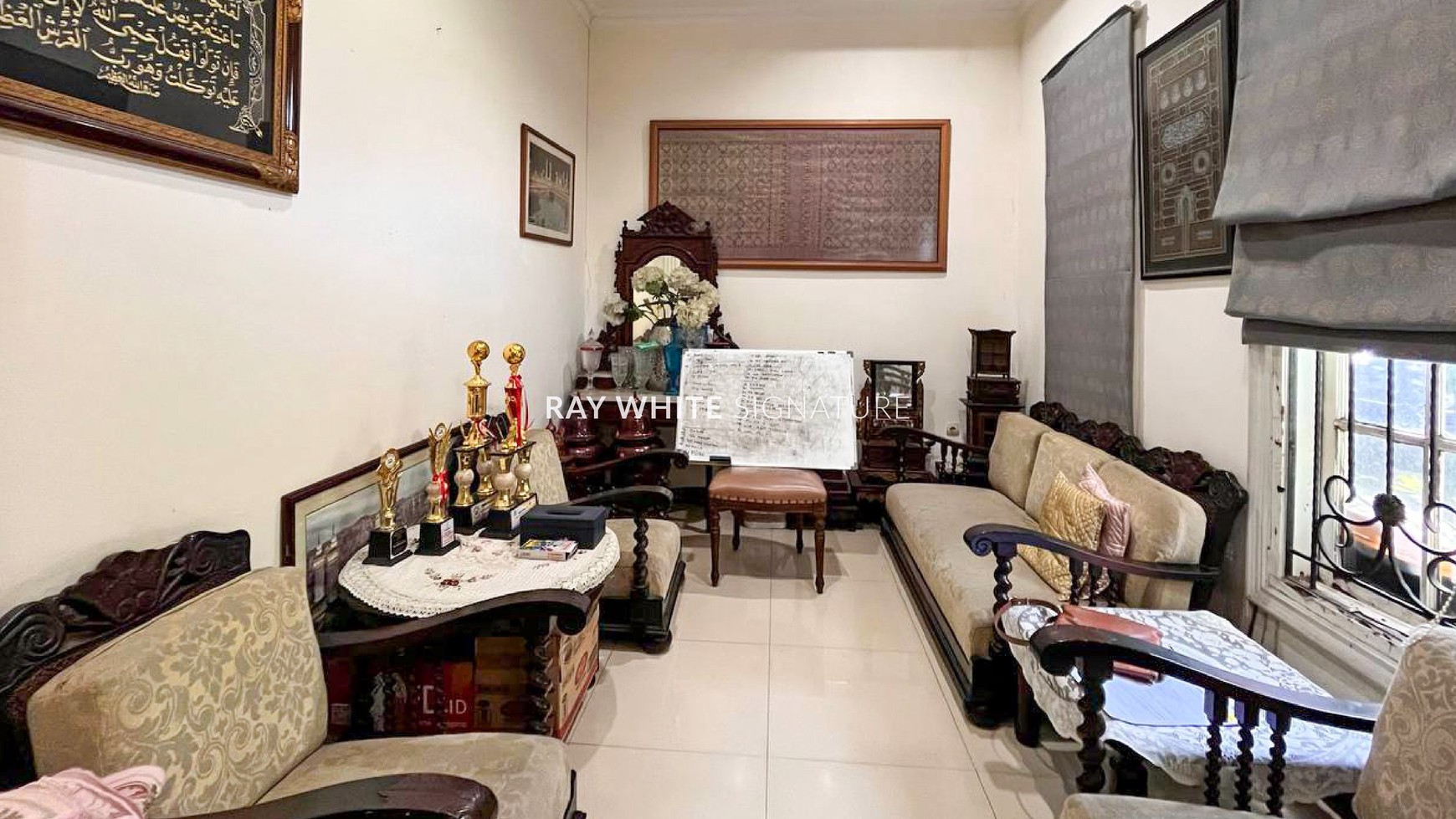 Dijual Rumah Nyaman Nuansa Eropa Classic di Jl Anggur Barat I, Cilandak. 