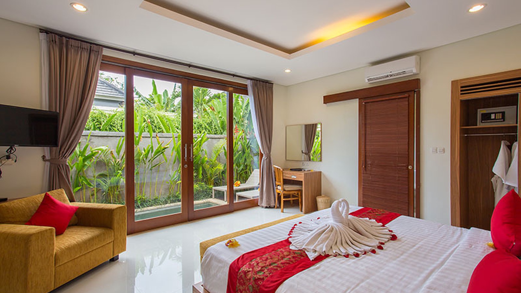 14 Private Luxury Villas embellished with minimalist tropical gardens in Great Location Gianyar