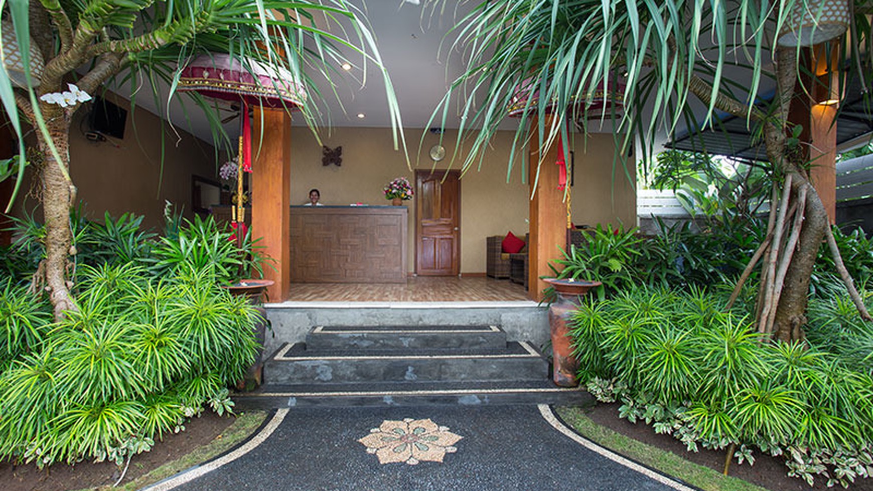 14 Private Luxury Villas embellished with minimalist tropical gardens in Great Location Gianyar