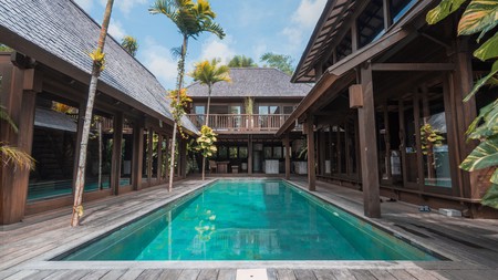 Villa Freehold With Traditional  Style in Uluwatu  Area