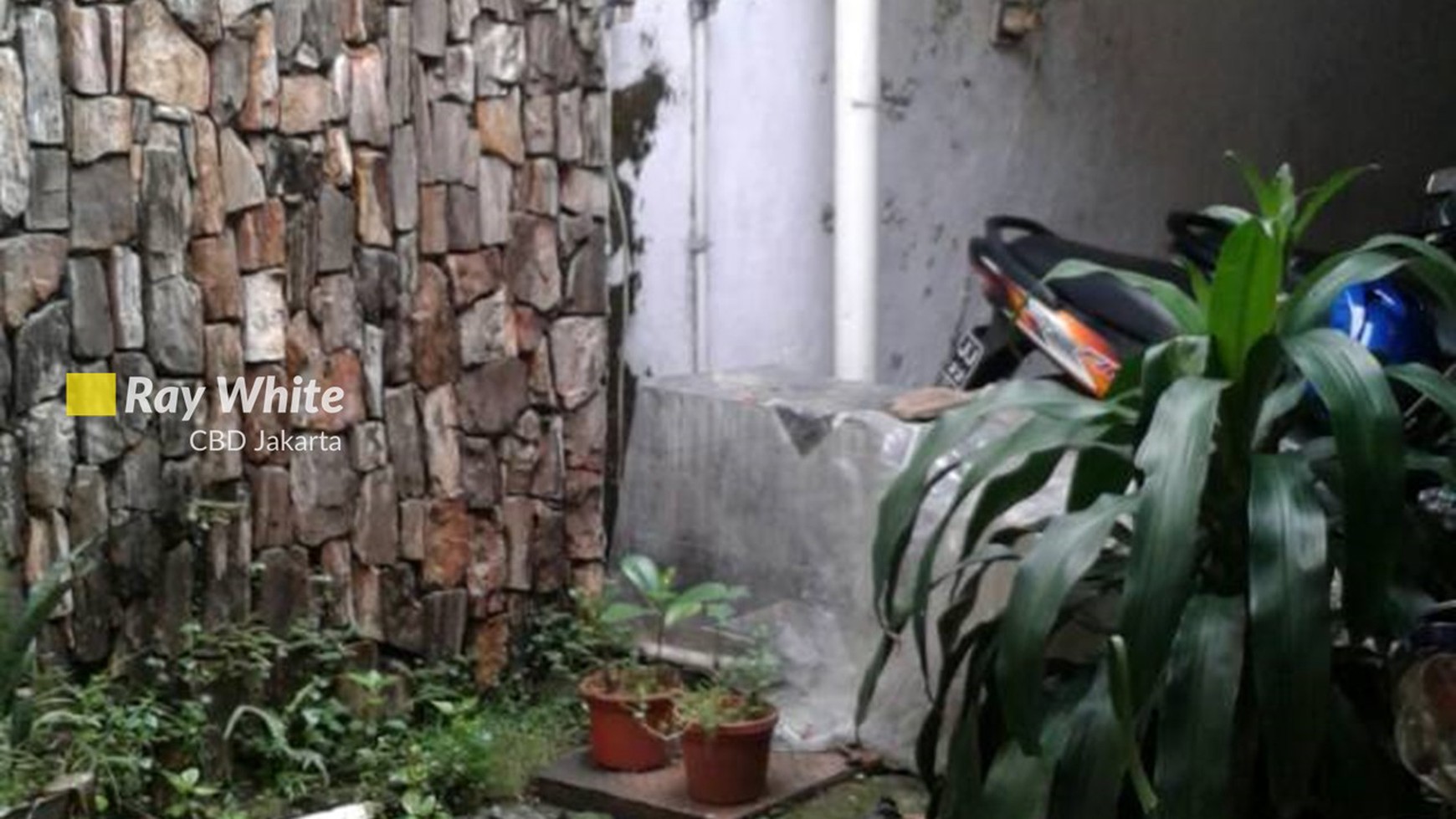 Rumah Tua Hitung Tanah Lokasi Strategis Di Cilandak Samping Citos - DIJUAL