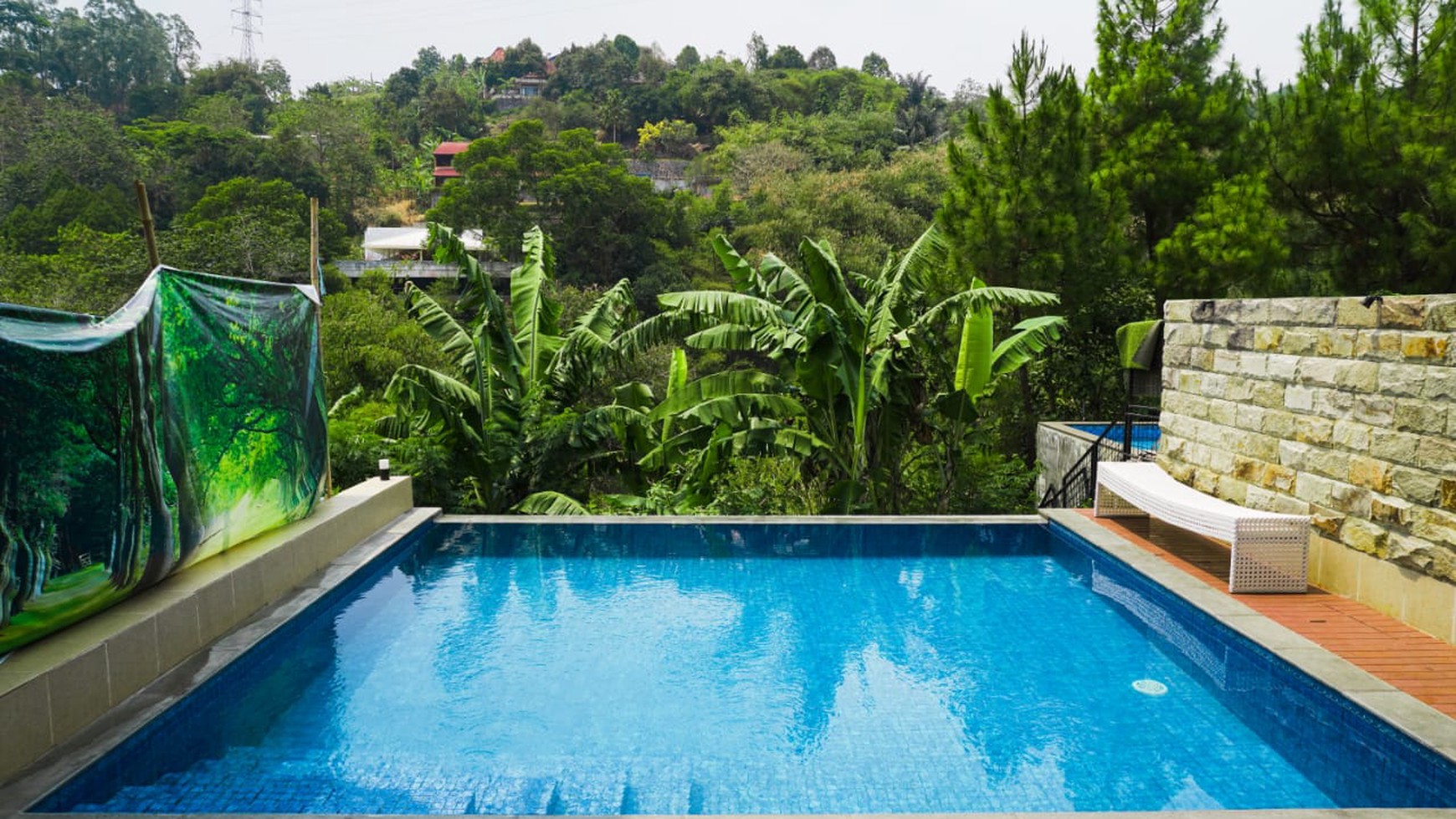 Rumah Siap Huni Ada Kolam Renang di Resor Dago Pakar