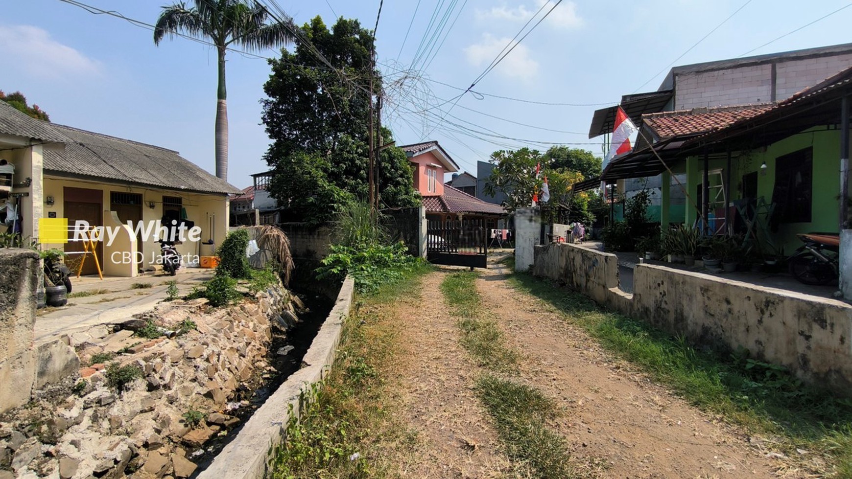 Rumah Tua Hitung Tanah Lokasi Strategis di Lebak Bulus