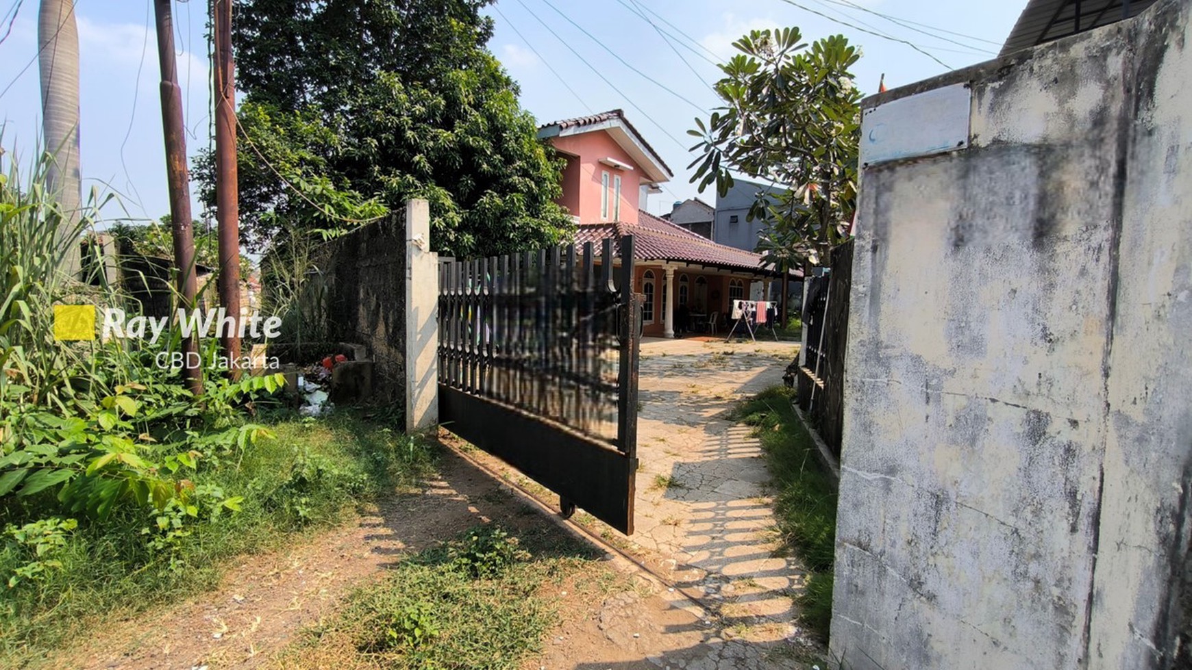 Rumah Tua Hitung Tanah Lokasi Strategis di Lebak Bulus