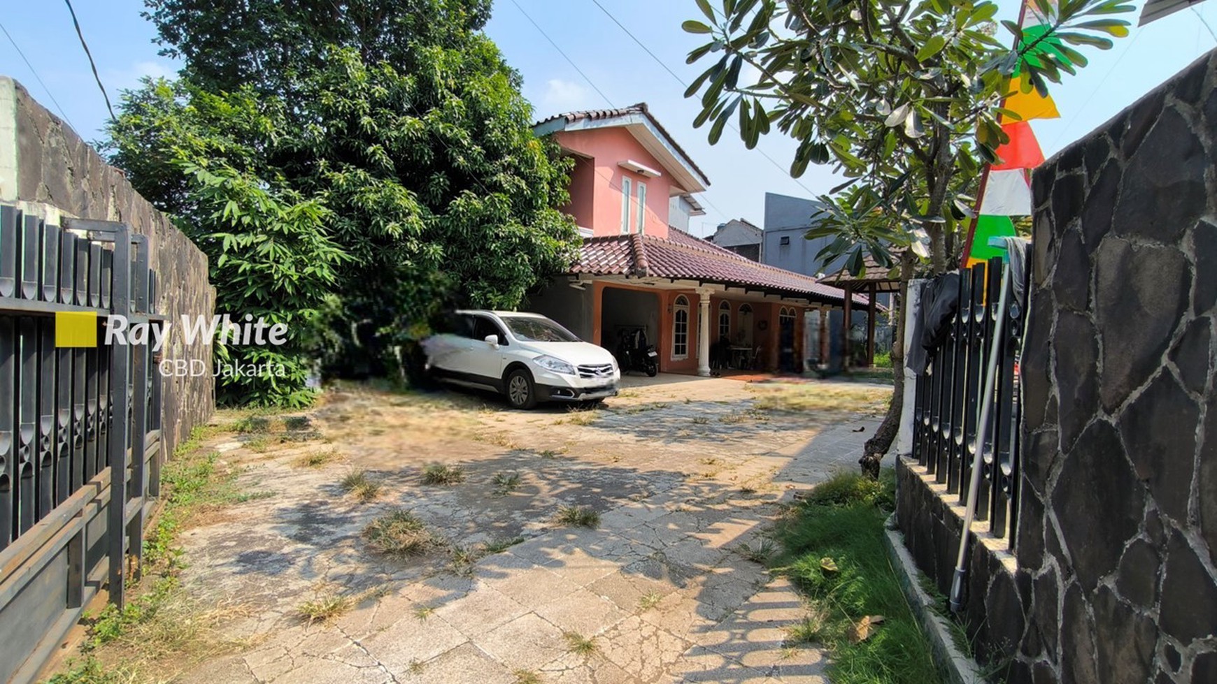 Rumah Tua Hitung Tanah Lokasi Strategis di Lebak Bulus