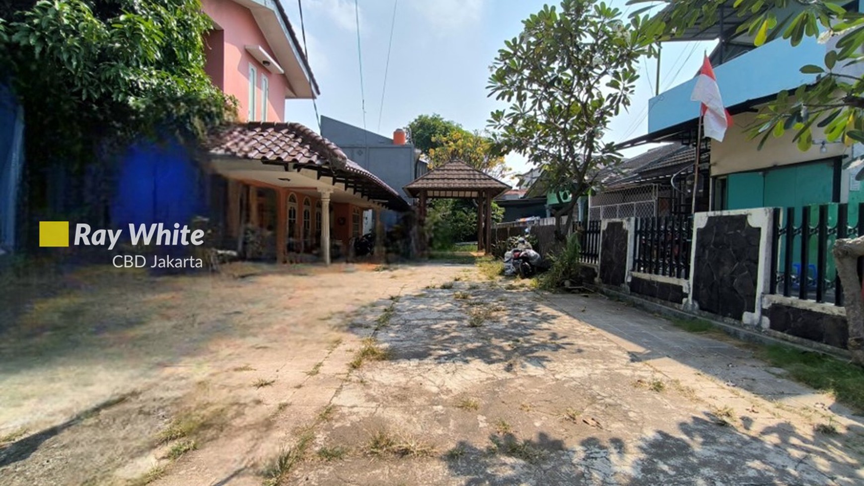 Rumah Tua Hitung Tanah Lokasi Strategis di Lebak Bulus