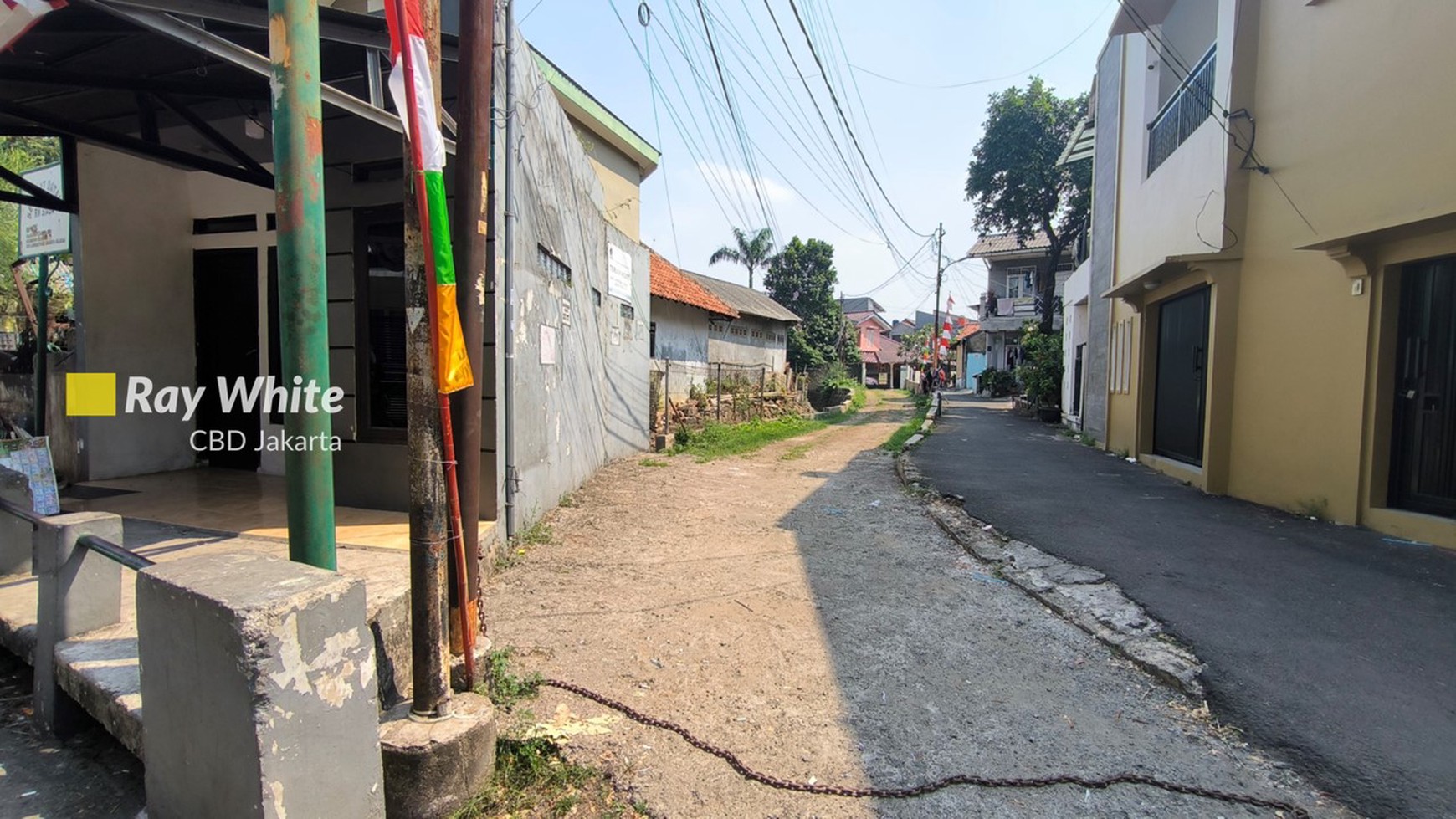 Rumah Tua Hitung Tanah Lokasi Strategis di Lebak Bulus