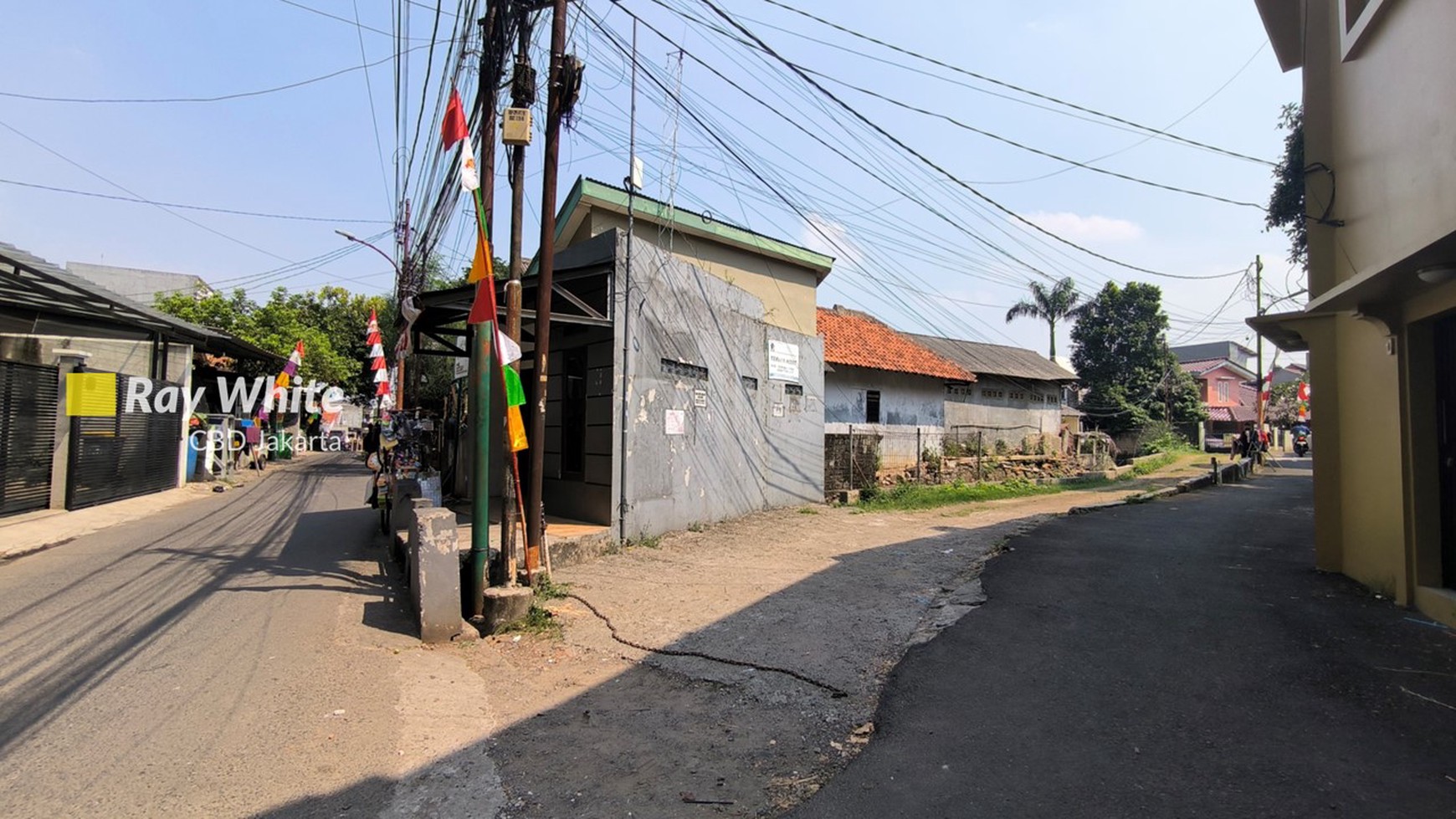 Rumah Tua Hitung Tanah Lokasi Strategis di Lebak Bulus