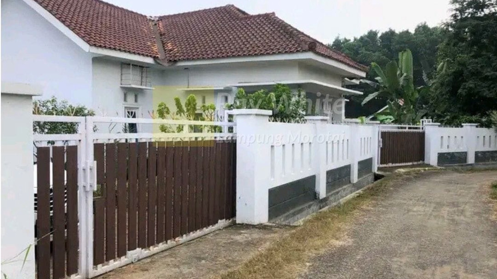 dijual Rumah dengan halaman yang luas di way kandis