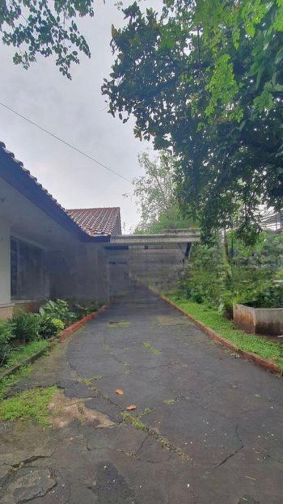 DIJUAL RUMAH DAERAH SENOPATI STRATEGIS, AMAN DAN BISA DIPAKAI USAHA RESTO, KANTOR MAUPUN KOS-KOS AN.