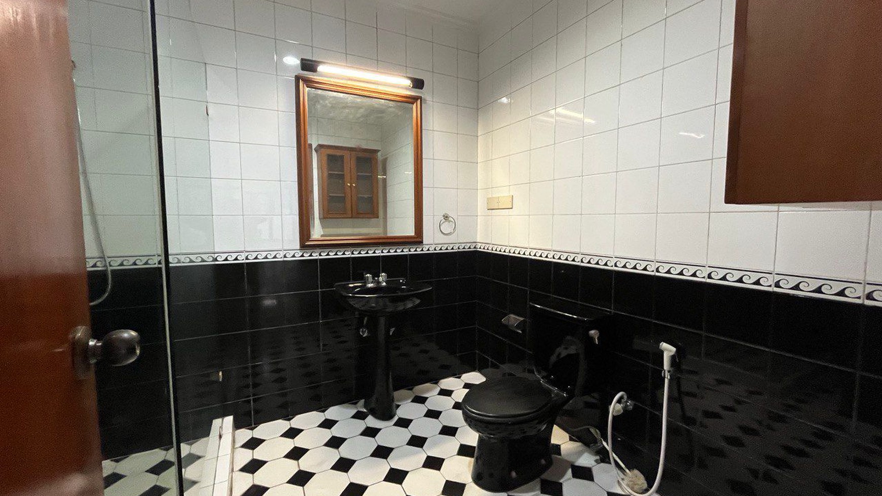 Rumah Hitung Tanah Area Cipete