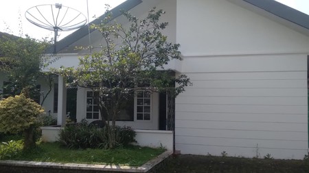 Dijual Villa Asri dengan Halaman Luas @Sindanglaya, Cipanas