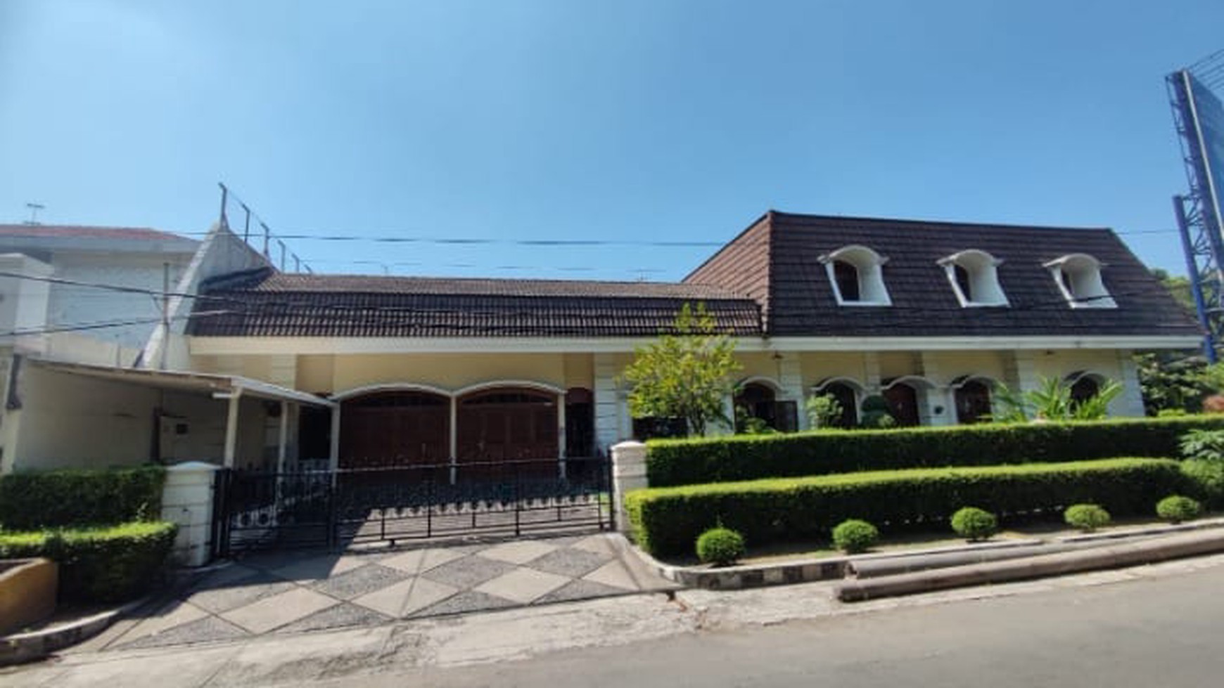 Dijual Rumah Strategis 0 Jalan Raya Kertajaya Indah, Surabaya