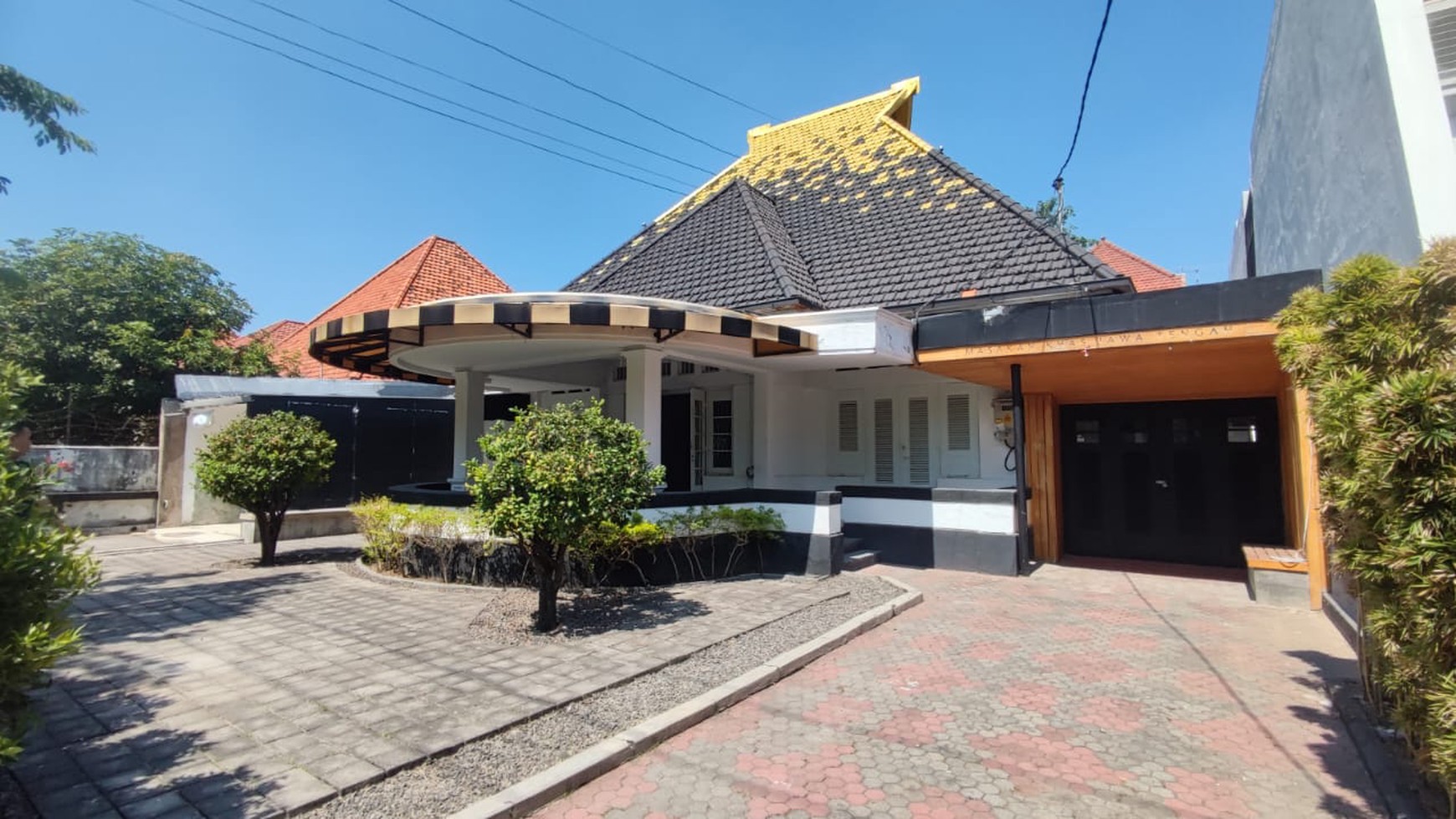 Disewakan Rumah Kolonial (Ex Resto), Dekat Pusat Kota Surabaya