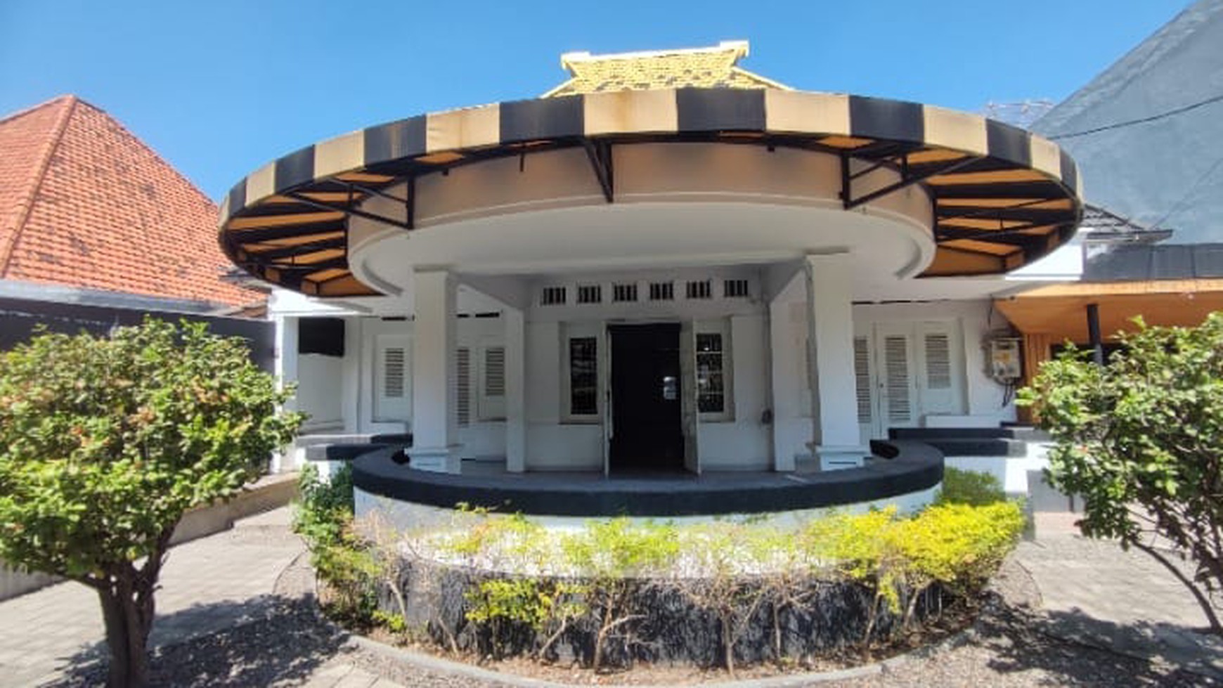 Disewakan Rumah Kolonial (Ex Resto), Dekat Pusat Kota Surabaya