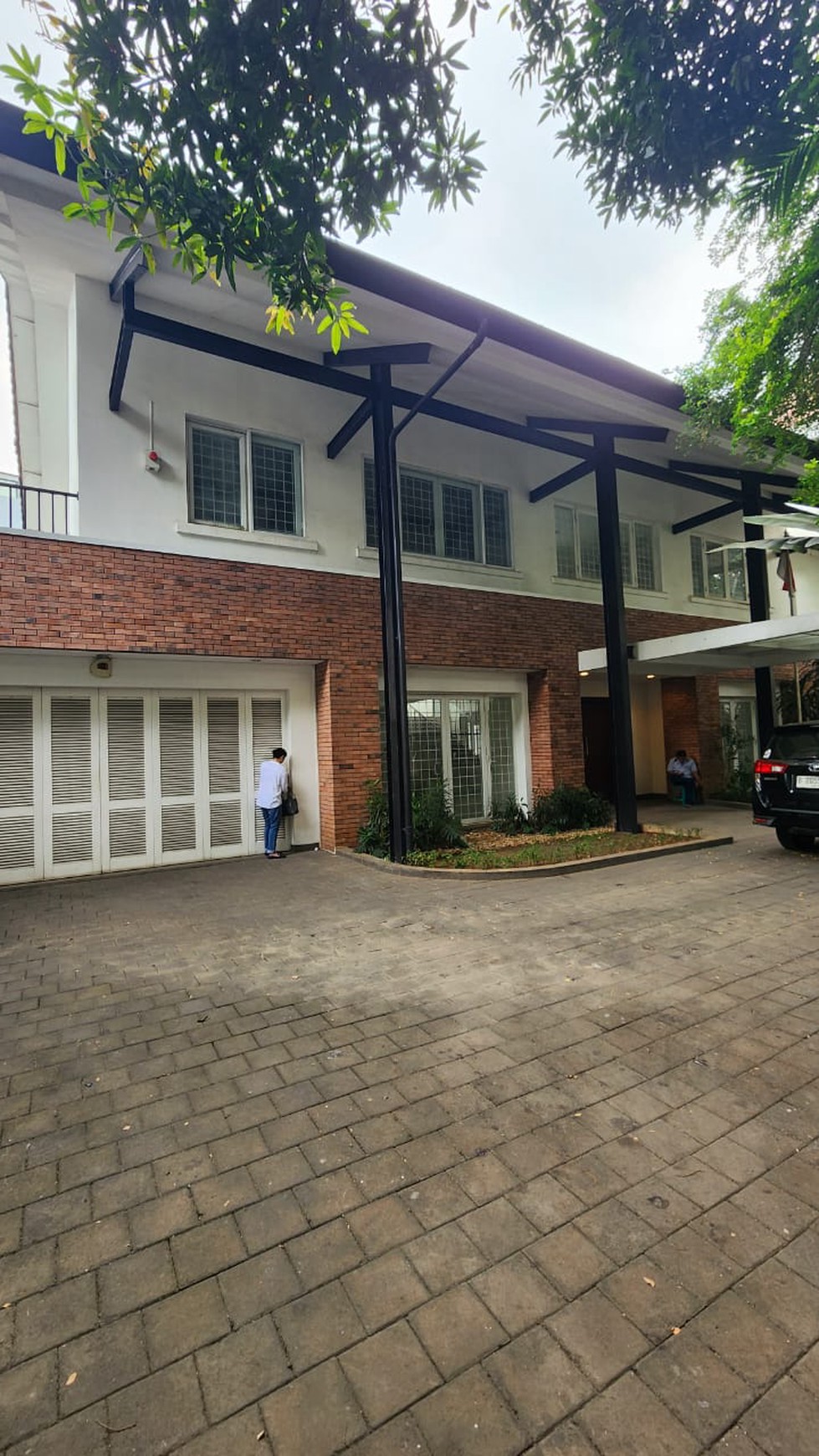  Disewakan Rumah Elegan di Area Brawijaya