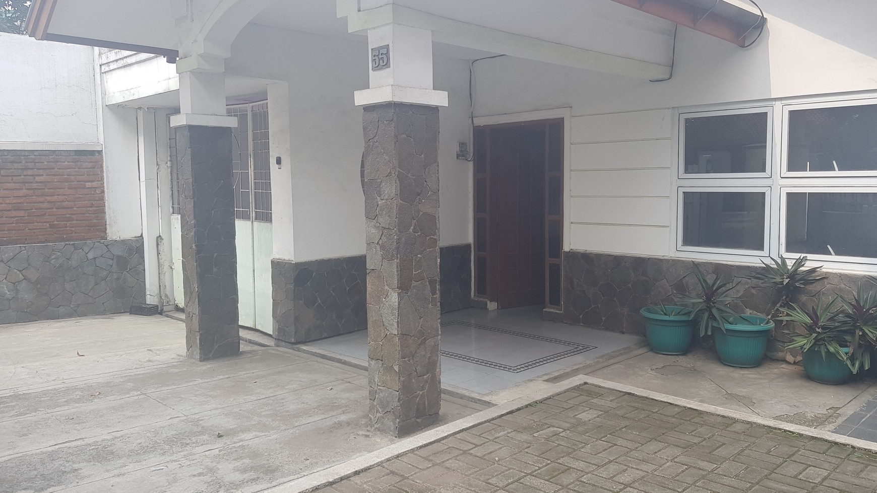 Rumah Usaha di Turangga dekat TSM cocok untuk Kantor