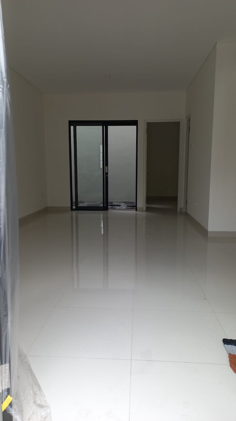 Dijual Rumah Baru Jl.Rungkut Menanggal Selatan - NEW Minimalis Modern 2 Lantai - SHM - Ready 3 Unit Rumah Sejajar Strataegis Dekat Akses TOL Waru - Juanda