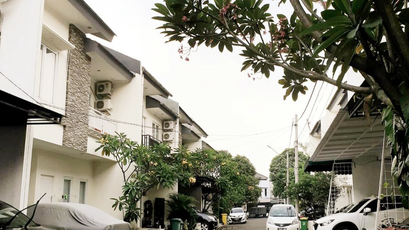 Rumah Cantik 2 Lantai Siap Huni dalam Cluster @Cirendeu, Ciputat