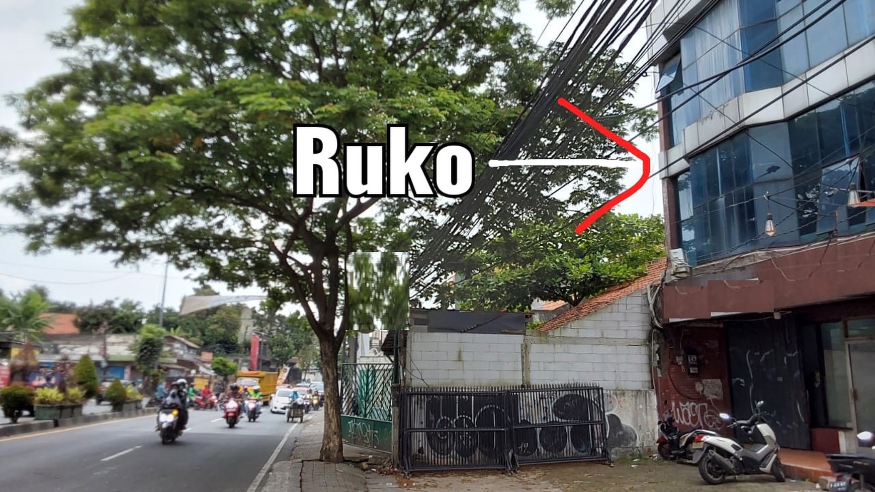 Ruko 4 gandeng, bagus, lokasi jalan utama di Ciputat