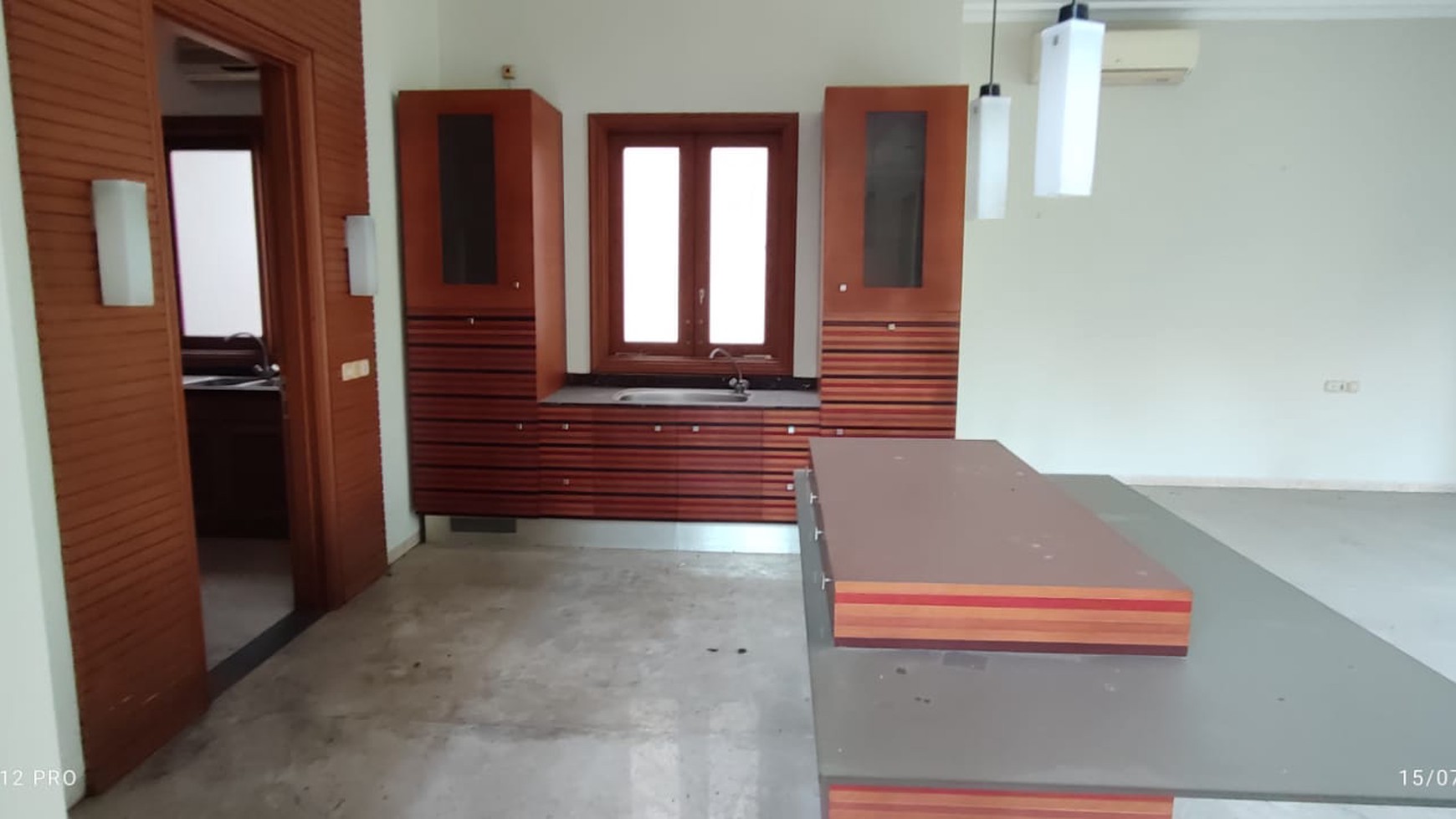 Rumah dijual hitung tanah lokasi pondok indah 