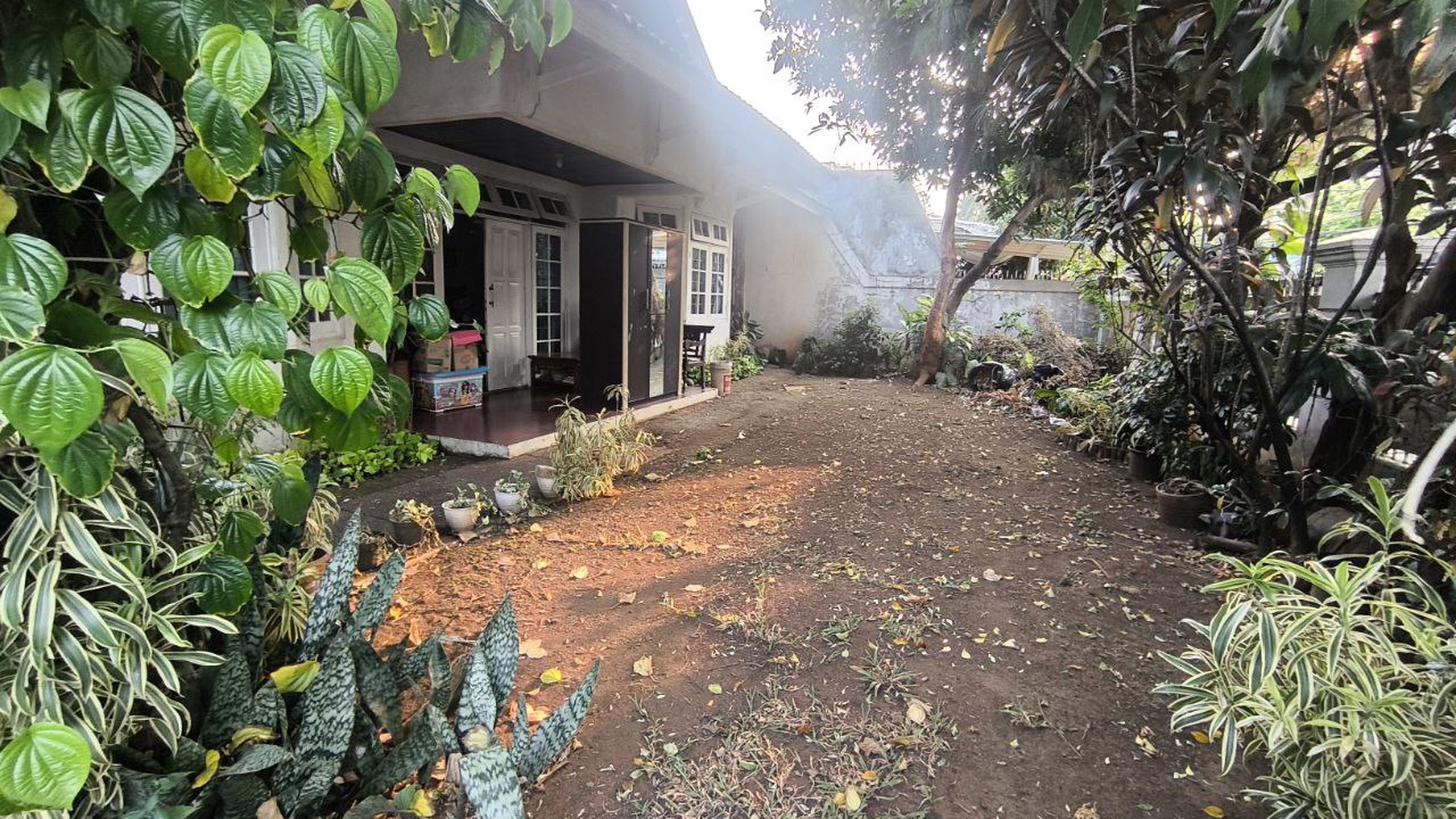  Rumah Tua butuh renovasi  di area jatimurni Pejaten Pasar Minggu