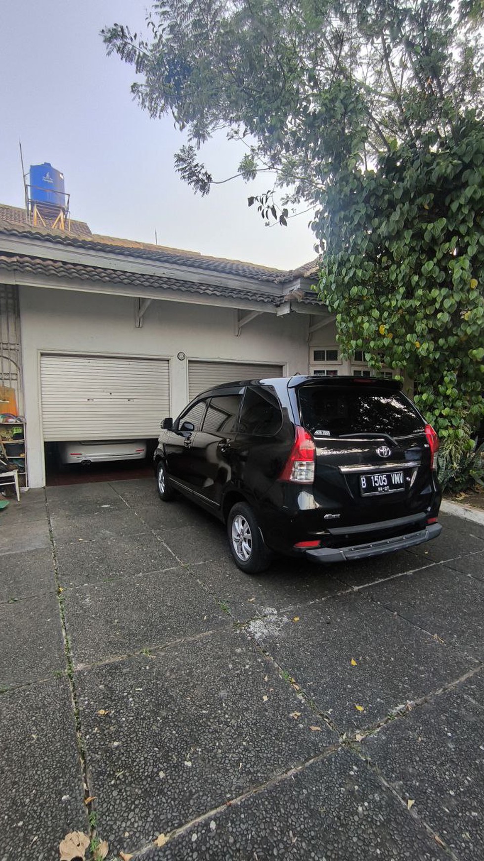  Rumah Tua butuh renovasi  di area jatimurni Pejaten Pasar Minggu