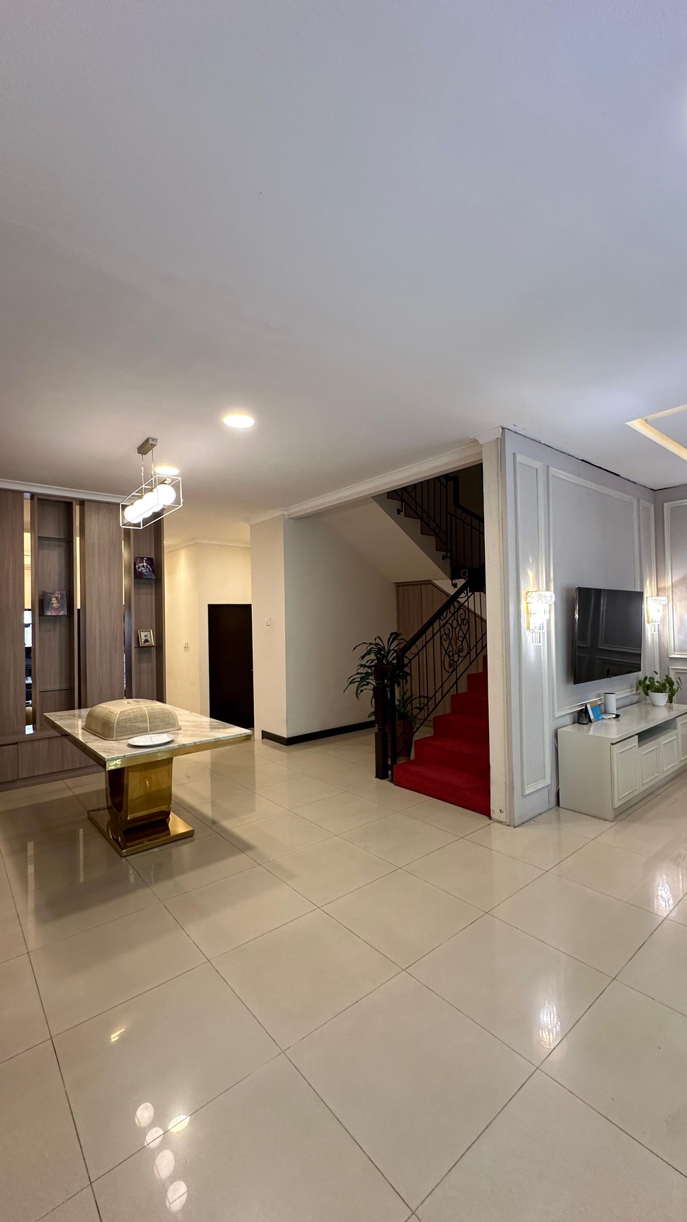 Dijual Rumah Modern Minimalis Sentuhan Middle East di Cipete