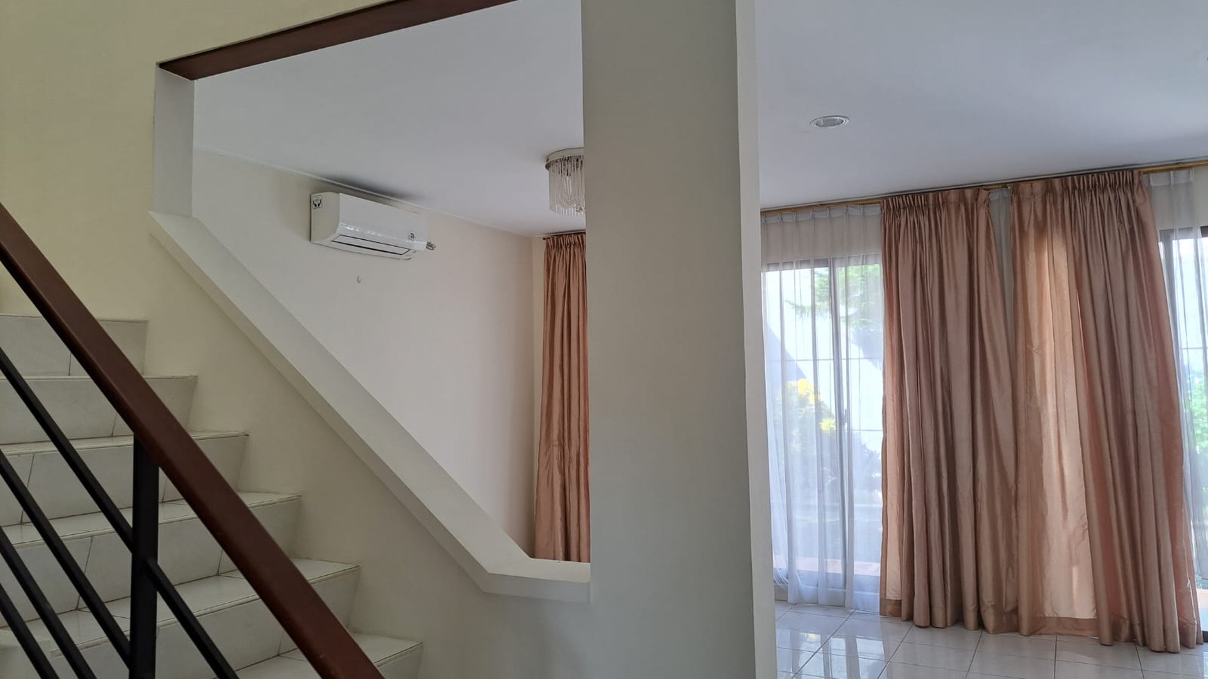 Disewakan Rumah 2 lantai Semi Furnished di Foresta BSD City