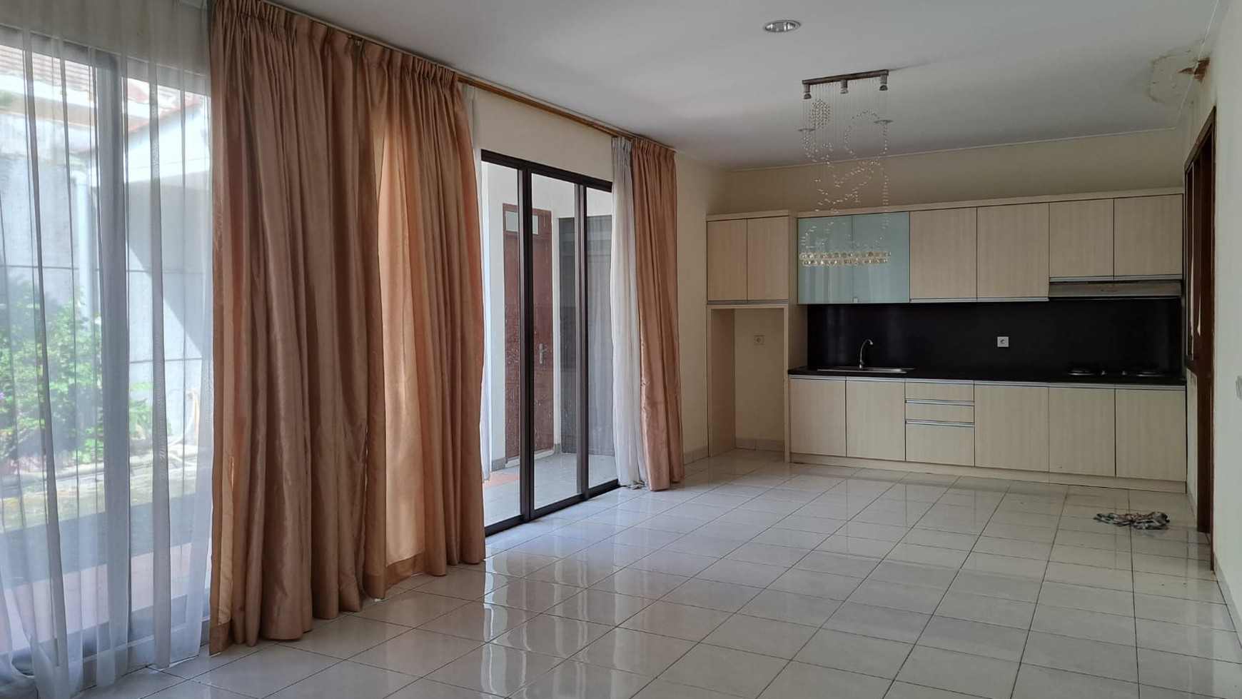 Disewakan Rumah 2 lantai Semi Furnished di Foresta BSD City