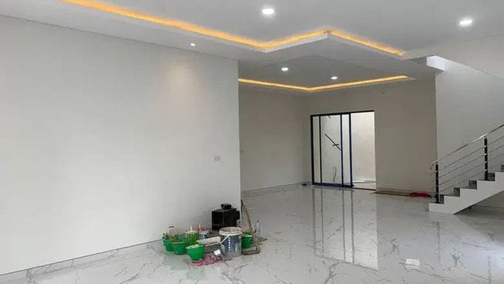 RUMAH BARU MEWAH DIJUAL DI JEMURSARI REGENCY 