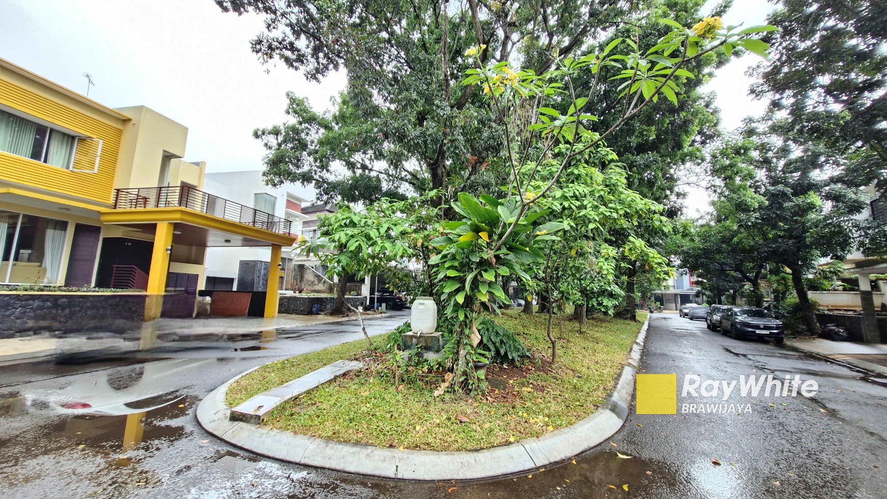 Rumah di Mahogany Residence, Cibubur, View taman, lokasi tenang