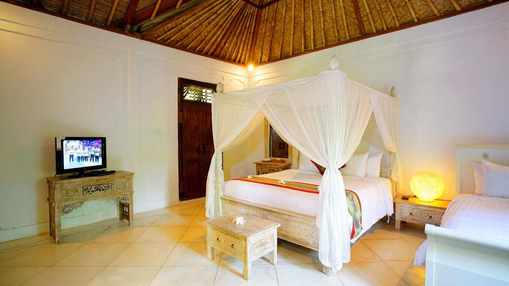 Villa Need Renovation 6633 Sqm In Heart of Seminyak Bali