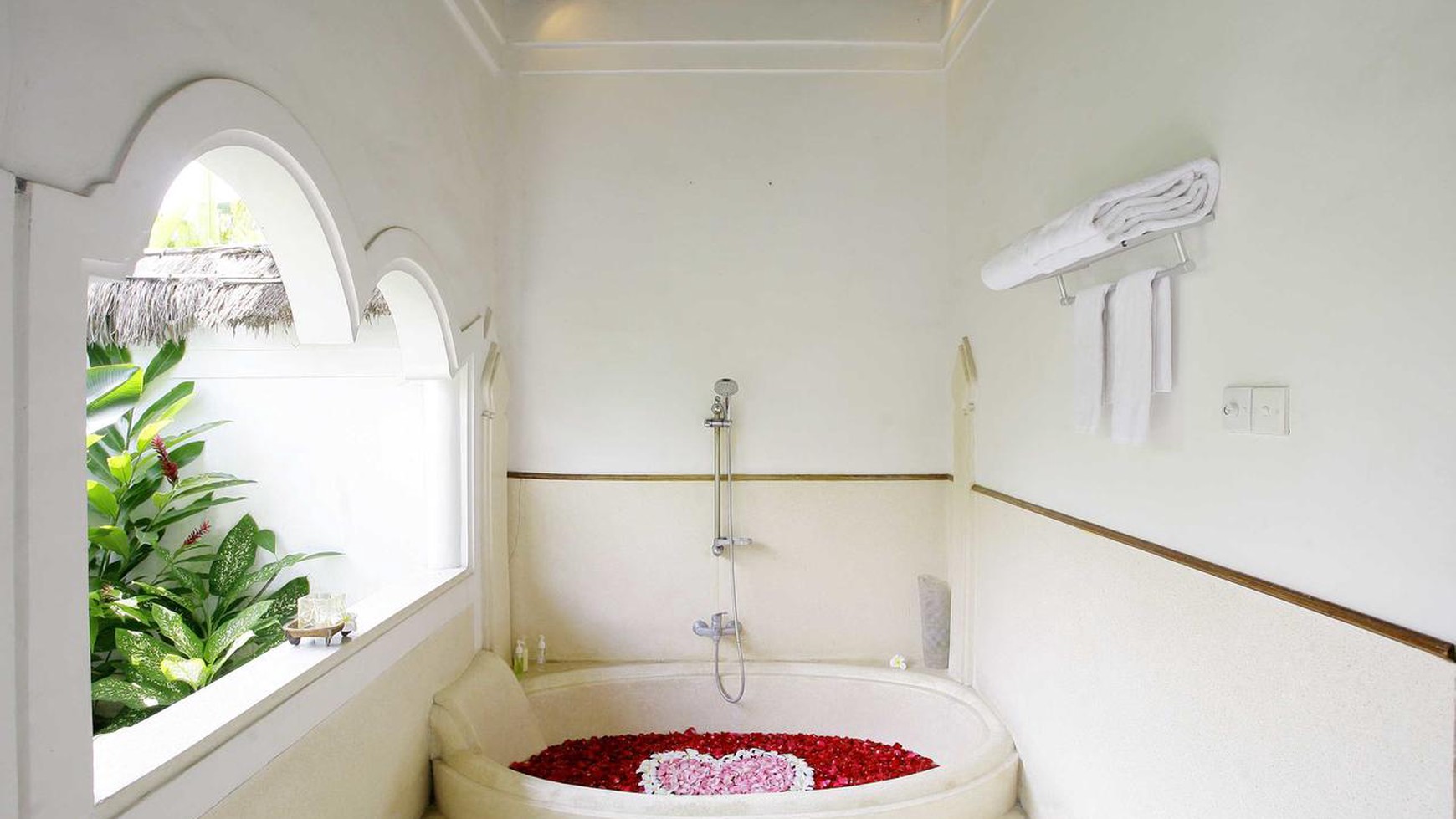 Villa Need Renovation 6633 Sqm In Heart of Seminyak Bali