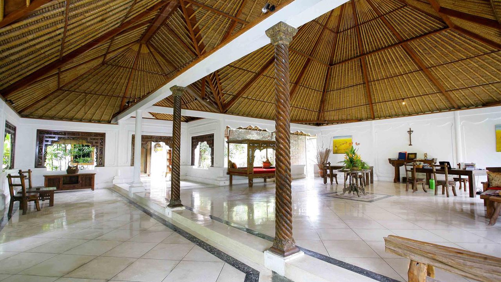 Villa Need Renovation 6633 Sqm In Heart of Seminyak Bali