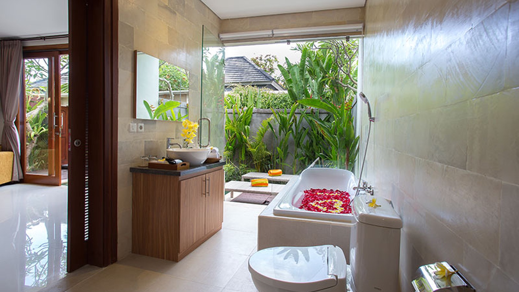 14 Private Luxury Villas embellished with minimalist tropical gardens in Great Location Gianyar